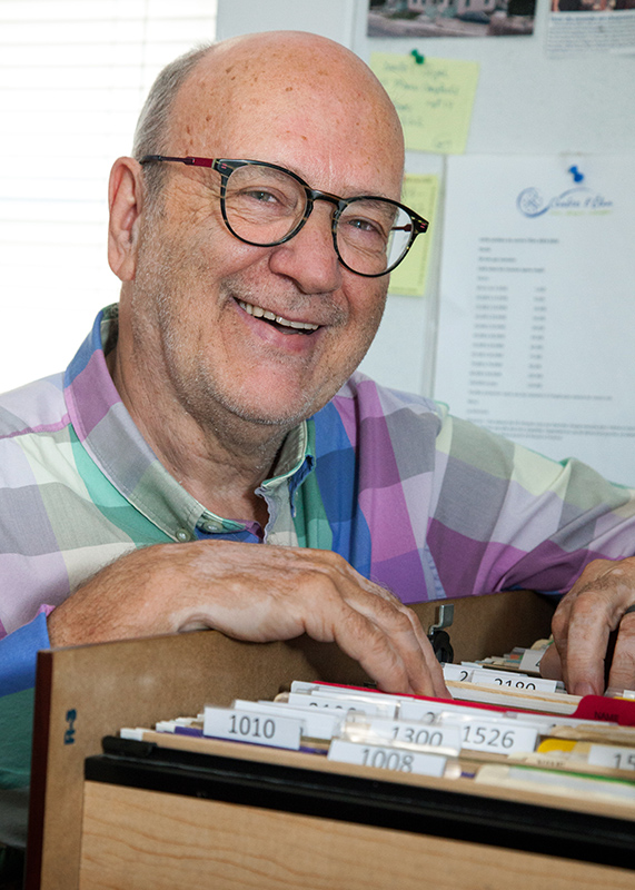 André Dufour, Adjoint administratif du Centre l'Élan de Magog - Organisme communautaire en santé mentale qui priorise les thérapies par les arts et la créativité comme outils au rétablissement