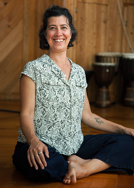 Marie-Eve Fortier, Animatrice de yoga du Centre l'Élan de Magog - Organisme communautaire en santé mentale qui priorise les thérapies par les arts et la créativité comme outils au rétablissement