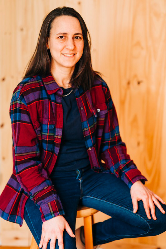 Catherine Isabel, Art-thérapeute et intervenante du Centre l'Élan de Magog - Organisme communautaire en santé mentale qui priorise les thérapies par les arts et la créativité comme outils au rétablissement